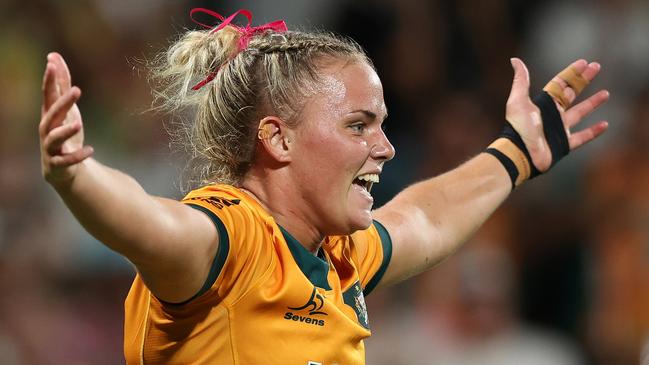 PERTH, AUSTRALIA - JANUARY 26: Heidi Dennis of Australia celebrates winning the Cup Final match between Australia and New Zealand on day three of the HSBC Perth SVNS at HBF Park on January 26, 2025 in Perth, Australia. (Photo by Paul Kane/Getty Images)