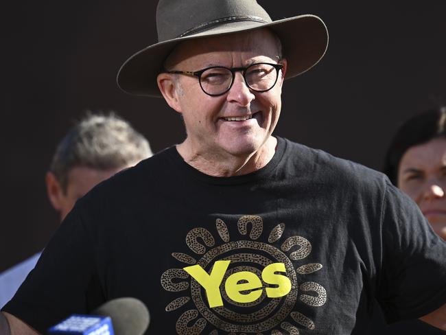 ULURU, AUSTRALIA, NewsWire Photos. OCTOBER 11, 2023: The Australian Prime Minister Anthony Albanese with Pat Farmer as he finishes his run around the country to raise awareness about the Yes campaign in Uluru. Picture: NCA NewsWire / Martin Ollman