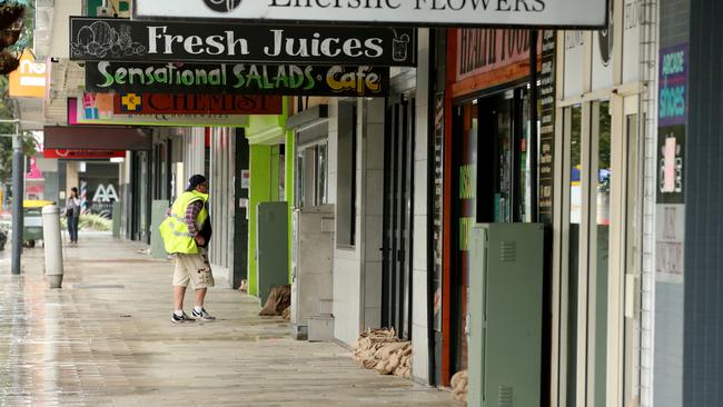 Heavy rain continues to batter the NSW mid north coast causing major flooding. Shops sandbagged in the Kempsey CBD. Nathan Edwards