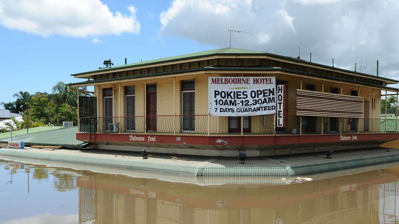 News Courier Mail 30.1.2013, Bundaberg Flood, The Melbourne Hotel on Targo/George St. Photo Paul Beutel