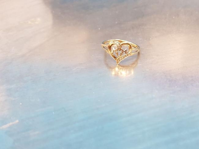 The ring is in the shape of a heart with the word ‘Mum’ in the centre.