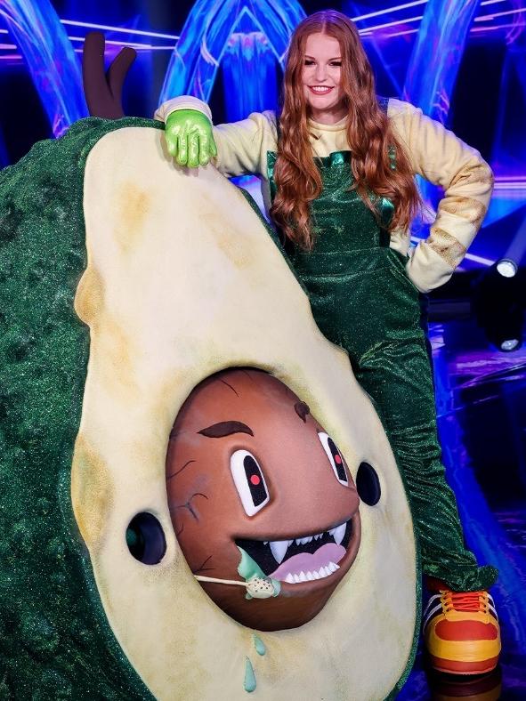 Summer Warne was revealed as the celeb behind The Masked Singer. Picture: Ten