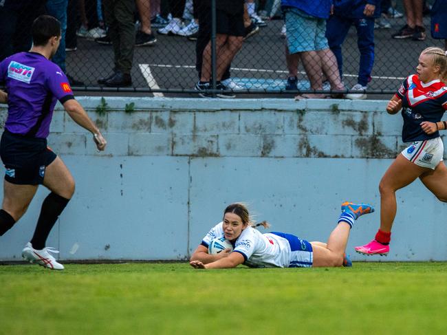 Abby Aros scores for the Bulldogs. Picture: Thomas Lisson