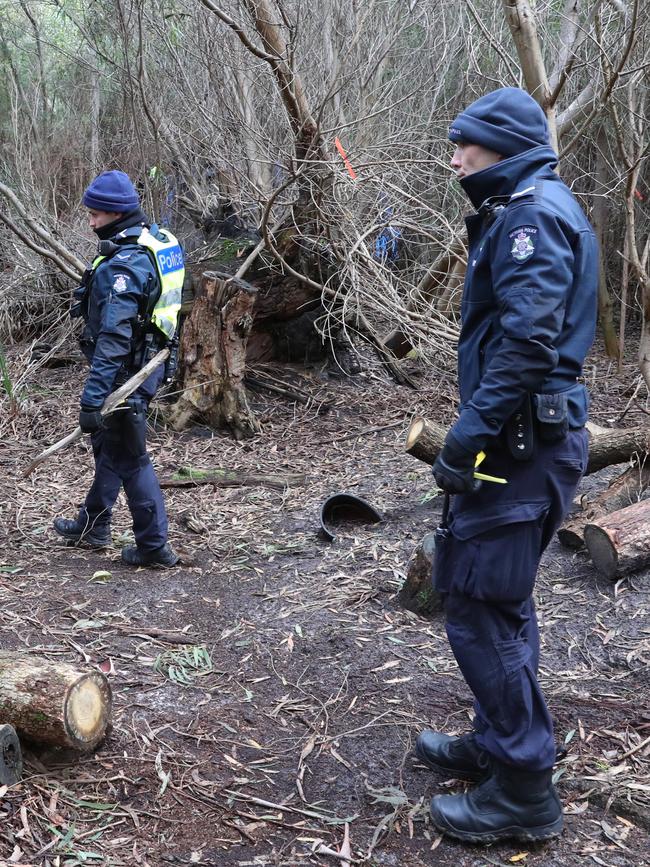 Police search bushland in Cranbourne. Picture: David Crosling