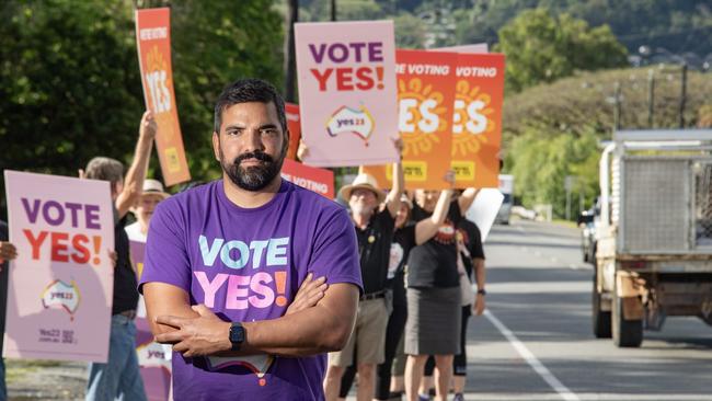 Yes campaign director Dean Parkin rallies volunteers in Cairns. Picture: Brian Cassey