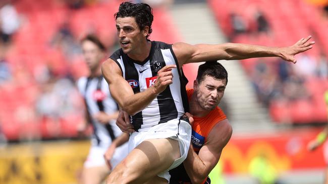 Even under pressure Scott Pendlebury is an elite kick. Picture: Phil Hillyard