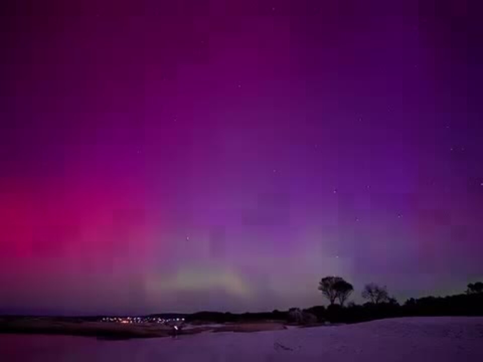 Aurora Australis dazzles Tasmania's East Coast