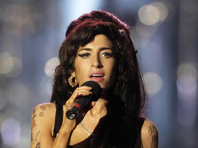 (FILES) In this file photo taken on June 27, 2008 British singer Amy Winehouse performs during a concert in honour of Nelson Mandela's 90th birthday in Hyde Park, central London. - July 23, 2021 will mark the ten year anniversary of the death of Amy Winehouse. (Photo by SHAUN CURRY / AFP)