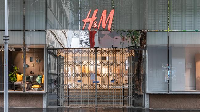 The flagship Melbourne H&amp;M store at GPO also closed its doors. Picture: Asanka Ratnayake/Getty Images