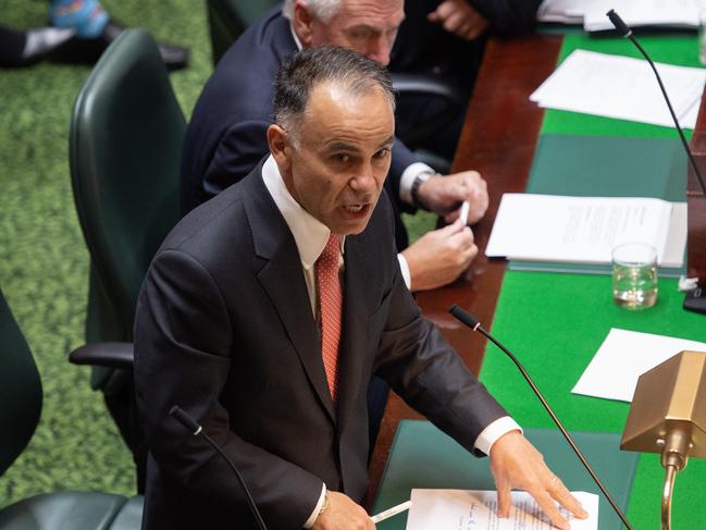 MELBOURNE AUSTRALIA - NewsWire Photos JULY 30TH 2024 : Leader of the Opposition John Pesutto, speaks at Question Time today in Victorian Parliament. PICTURE : NewsWire / Nicki Connolly