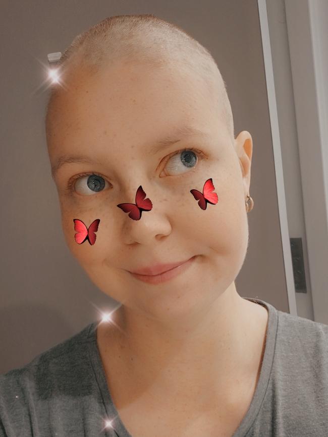 Alisha Meyer, 20, has been diagnosed with stage four Hodgkin’s lymphoma. Alisha when she had her hair cut. Picture: Supplied,