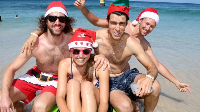 christmas-day-in-perth-crowds-flock-to-beaches-for-festive-fun-the