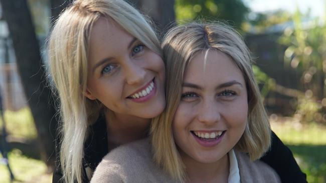 Elsa Larsen and her sister Kristen who passed away from her six year battle with ovarian cancer in 2019. Picture: Supplied