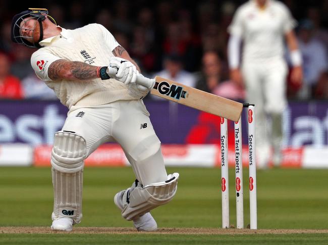 England's Ben Stokes ducks a high ball on the second day of the second Ashes cricket Test match between England and Australia at Lord's Cricket Ground in London on August 15, 2019. (Photo by Adrian DENNIS / AFP) / RESTRICTED TO EDITORIAL USE. NO ASSOCIATION WITH DIRECT COMPETITOR OF SPONSOR, PARTNER, OR SUPPLIER OF THE ECB