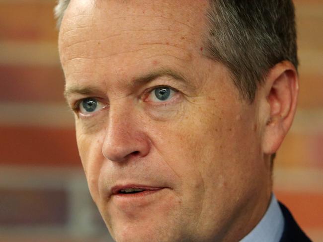 Opposition leader Bill Shorten visits graduate students working on technology startups as a part of Melbourne University's Accelerated program for students.