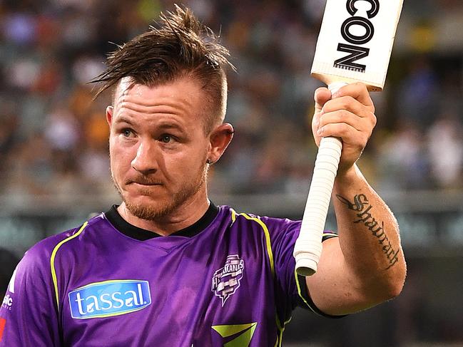 Hurricanes player D'Arcy Short reacts to crowd applause as he leaves the field after scoring 122 runs during the men's Big Bash League cricket match between the Brisbane Heat and Hobart Hurricanes at the Gabba in Brisbane, Wednesday, January 10, 2018. (AAP Image/Dave Hunt) NO ARCHIVING, EDITORIAL USE ONLY, IMAGES TO BE USED FOR NEWS REPORTING PURPOSES ONLY, NO COMMERCIAL USE WHATSOEVER, NO USE IN BOOKS WITHOUT PRIOR WRITTEN CONSENT FROM AAP