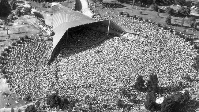 Seekers 1967 show at Myer Music Bowl biggest ever crowd in Melbourne ...