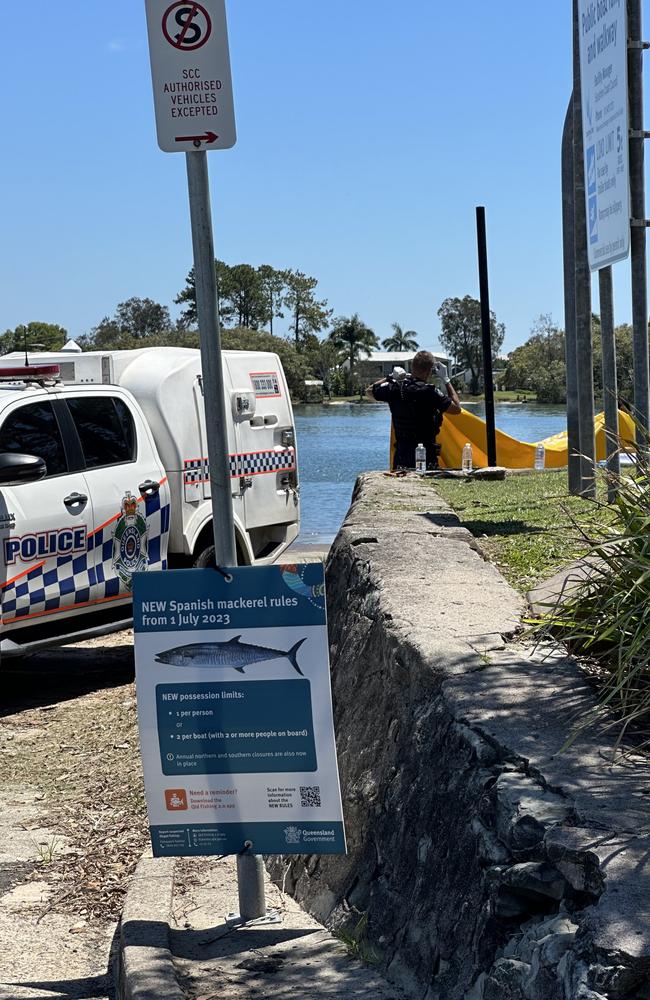 A man's body has been discovered in the Maroochy River, on Bradman Av in Maroochydore.