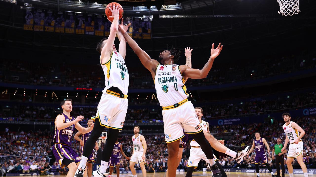 SYDNEY, AUSTRALIA - MAY 11: Josh Magette of the JackJumpers (C) grabs the ball during game three of the NBL Grand Final series between Sydney Kings and Tasmania JackJumpers at Qudos Bank Arena on May 11, 2022 in Sydney, Australia. (Photo by Mark Metcalfe/Getty Images)