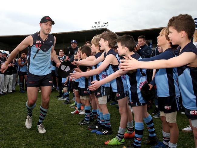 Luke Blackwell collects last year’s best on ground medal. Picture: Mark Dadswell/AAP