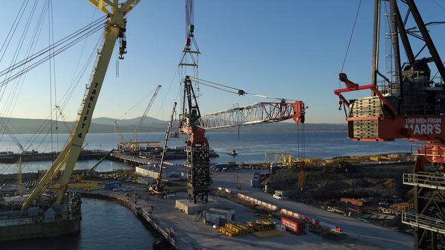 A Marr Contracting Heavy Lift Luffer cranes begins construction on the world's longest span suspension bridge in Canakkale, Turkey.