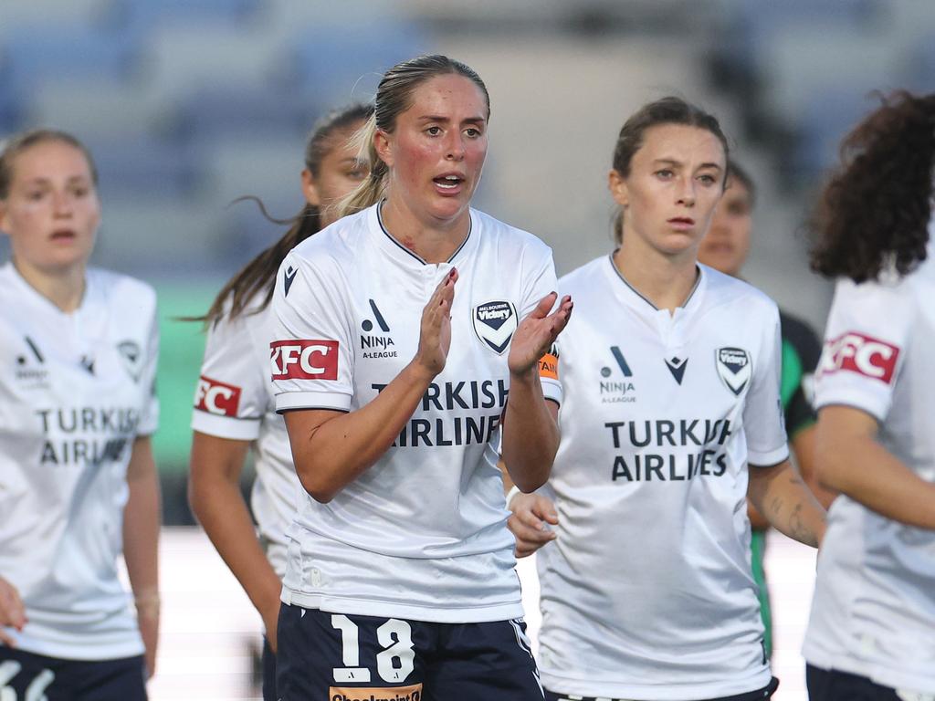 Melbourne Victory moved closer to the league leaders. Photo: Daniel Pockett/Getty Images.