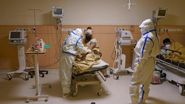 A patient suffering from COVID-19 is treated in the emergency ward of Max Smart Super Speciality Hospital in New Delhi. Picture: AFP