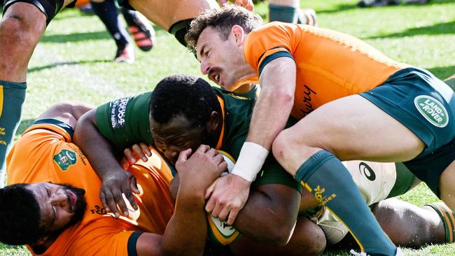 South Africa Ox Nche (C) is tackled by Nic White (R) of Australia.-