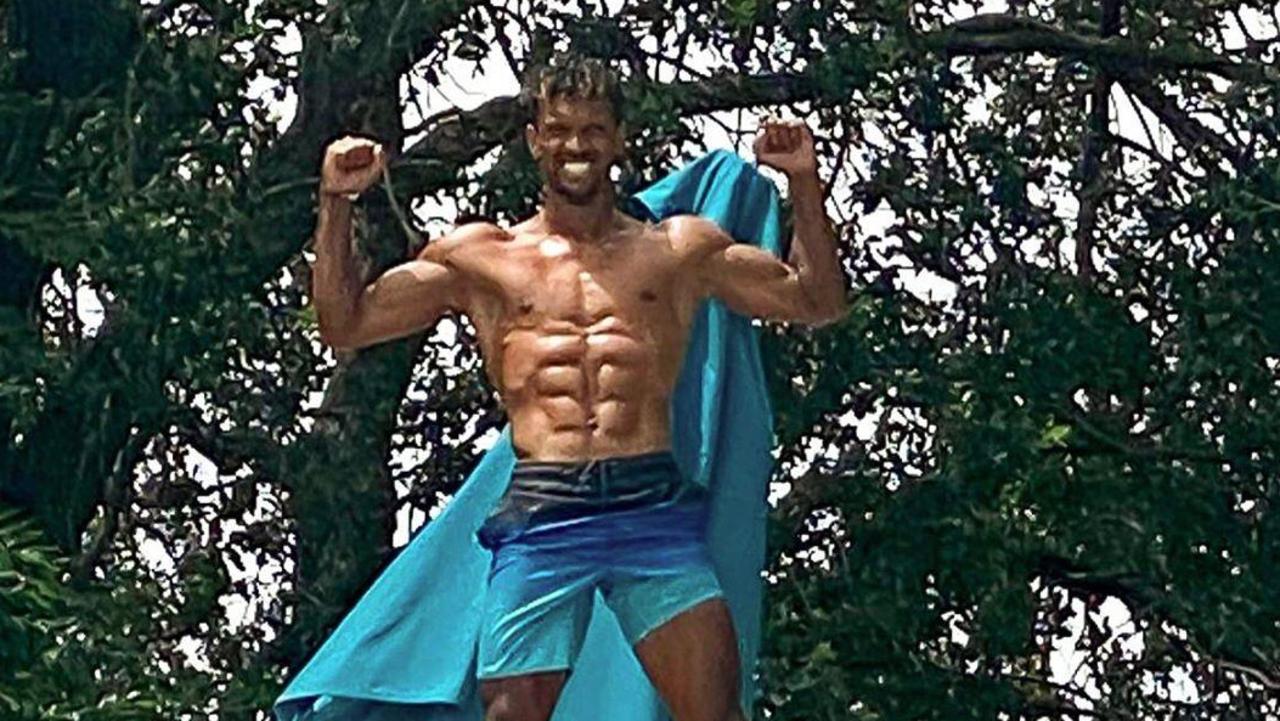 Former Manchester United star Nani has showed off his incredible body transformation in a new post.