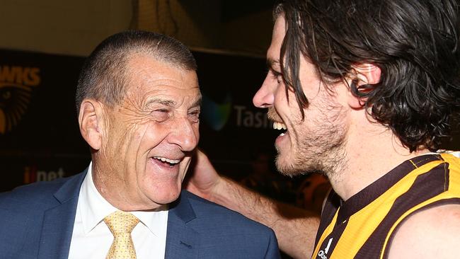 Jeff Kennett with three-time premiership star Isaac Smith. Pic: Getty Images