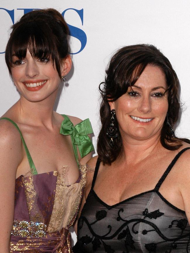 Anne Hathaway and her mother Kate in 2005.