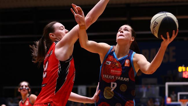 Alicia Froling of the Spirit (R) drives at the basket during the WNBL match between Bendigo Spirit and Perth Lynx at Red Energy Arena on February 24, 2024 in Bendigo, Australia. (Photo by Graham Denholm/Getty Images)