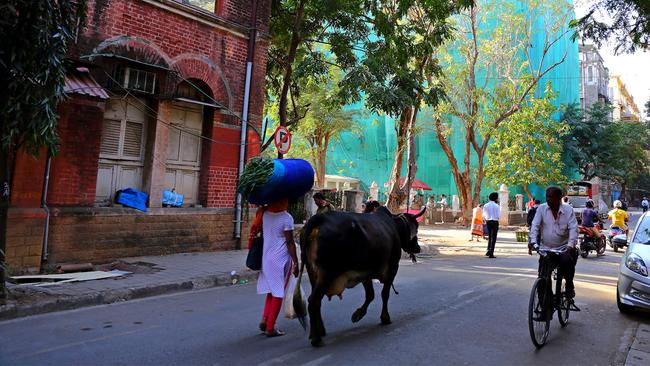 City streetscape in downtown Mumbai.