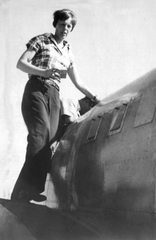 US WW2 NAVY PILOT'S FOOTLOCKER GROUPING – TOOK PART IN THE SEARCH FOR  AMELIA EARHART AND LATER FOUGHT IN THE PHILIPPINES — Horse Soldier