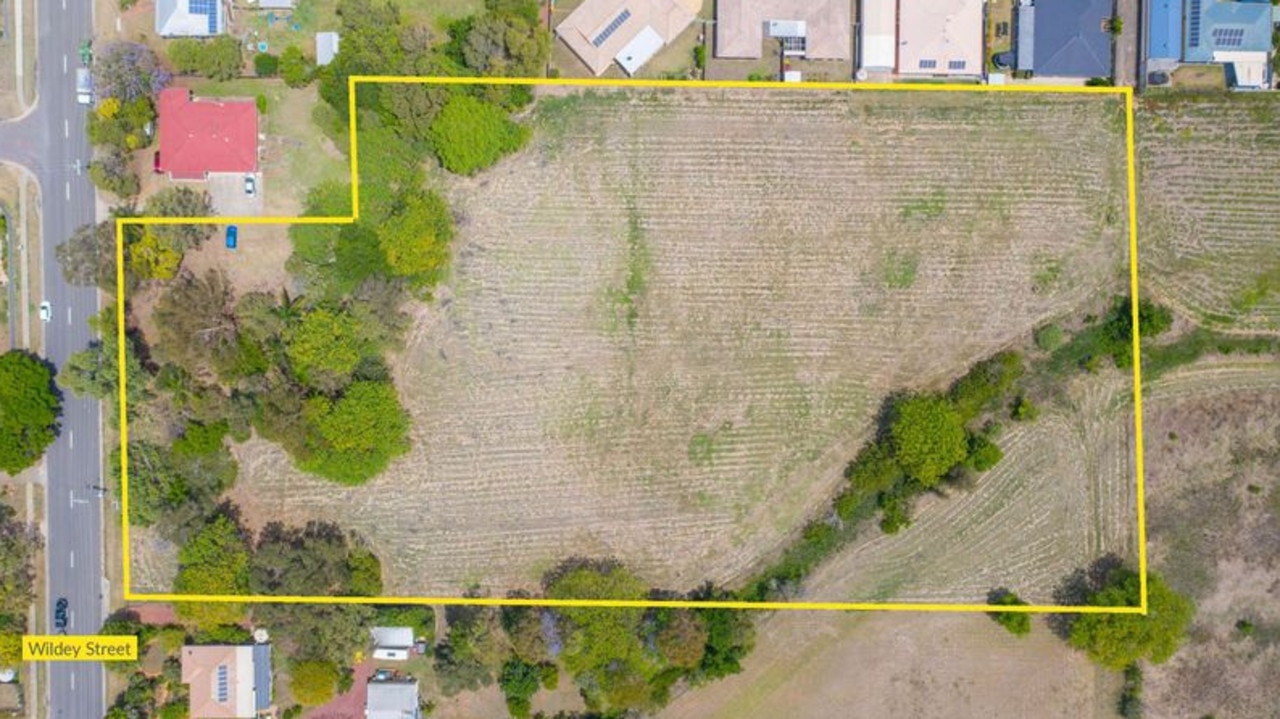 An urgent sale is sought on a Raceview development site, which has council approval for three houses and 39 townhouses.