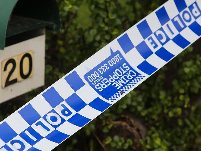 SYDNEY, AUSTRALIA - NewsWire Photos, SEPTEMBER, 30 2021: Police are seen at the home where a man was taken to hospital and a woman has been arrested following a stabbing overnight in Cabarita in Sydney.  Picture: NCA NewsWire / Gaye Gerard