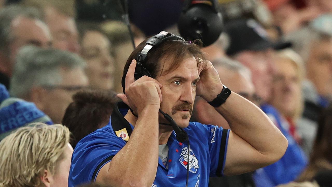 MELBOURNE, AUSTRALIA - JUNE 24: Bulldogs coach, Luke Beveridge coaches from the bench during the round 15 AFL match between the Western Bulldogs and the Hawthorn Hawks at Marvel Stadium on June 24, 2022 in Melbourne, Australia. (Photo by Robert Cianflone/Getty Images)