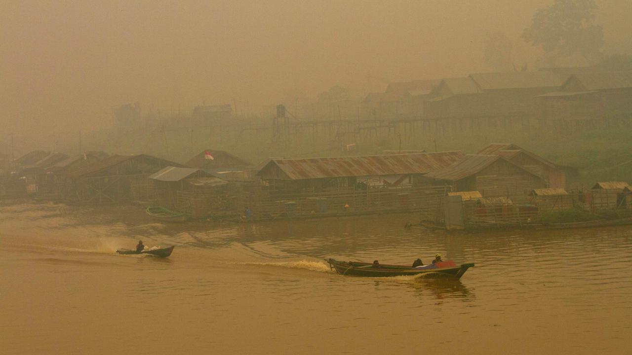 Indonesia fires: Toxic smoke haze chokes Singapore, Malaysia | news.com ...