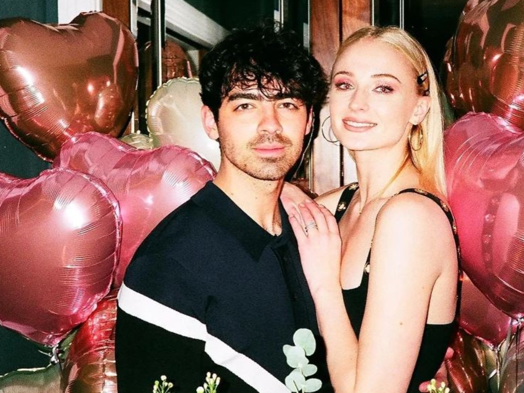 Sophie Turner Plays Coy Over Joe Jonas Relationship at the Golden Globes 