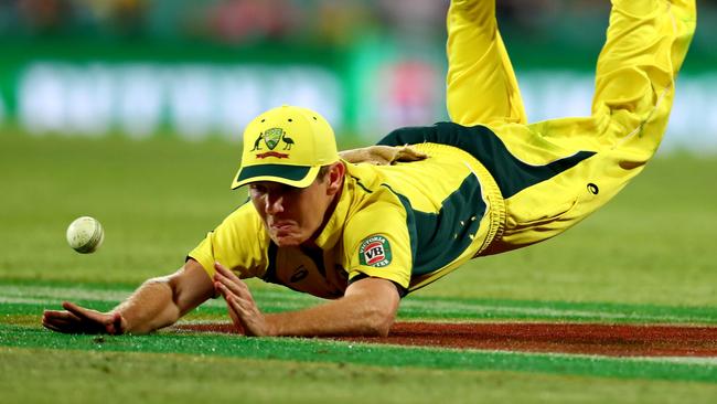 Australia's Adam Zampa attempts to stop a boundary during the One Day game between Australia and Pakistan at the Sydney Cricket Ground . Picture : Gregg Porteous