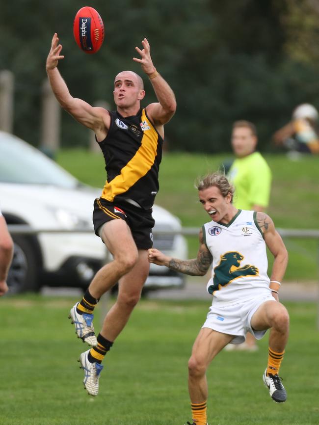 Heidelberg’s Matt Pianto gets out in front. Picture: Stuart Milligan