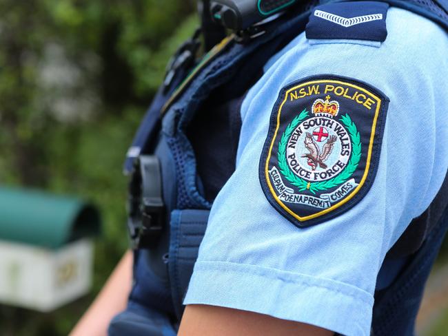 SYDNEY, AUSTRALIA - NewsWire Photos, SEPTEMBER, 30 2021: Police are seen at the home where a man was taken to hospital and a woman has been arrested following a stabbing overnight in Cabarita in Sydney.  Picture: NCA NewsWire / Gaye Gerard