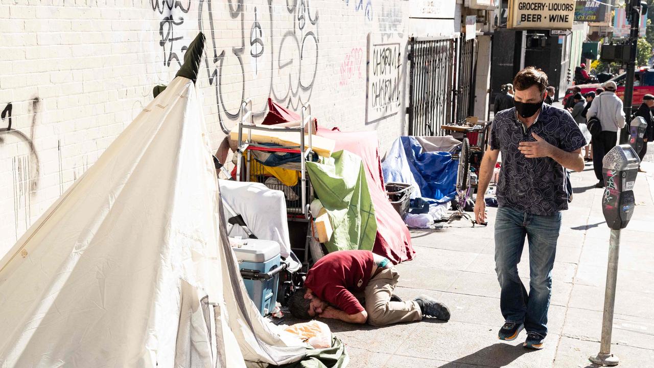 People and their belongings are seen on Jones Street in San Francisco. Picture: Jason Henry / AFP