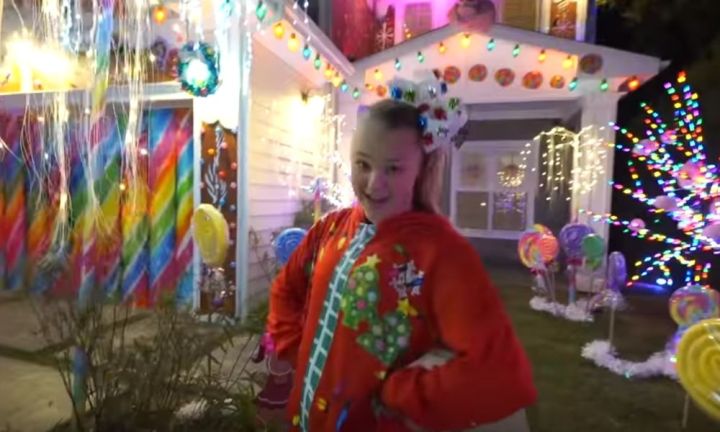 Jojo Siwa Tours Her House Christmas Decorations And They Re Amazing Video Kidspot