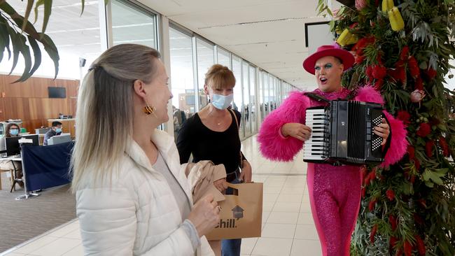 Hans welcomes travellers to Adelaide as the first plane from NSW lands at Adelaide Airport. Picture: NCA NewsWire/Kelly Barnes