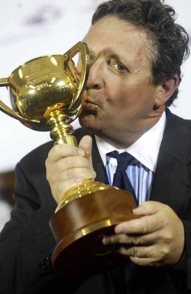 Lee Freedman with the 2004 Melbourne Cup won by Makybe Diva.