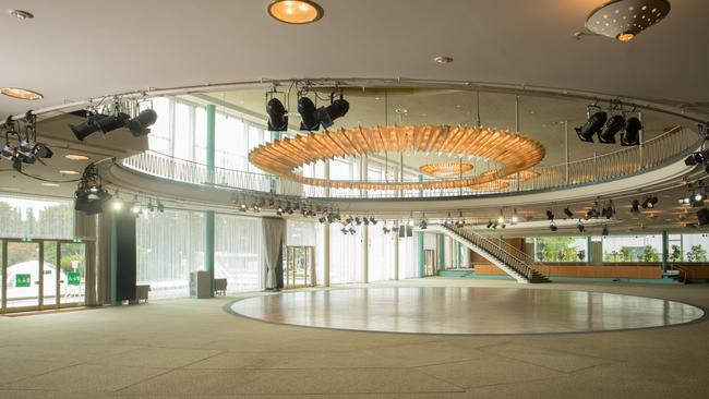 The real “Hotel Mariposa” is the Messe Berlin exhibition centre in Berlin.