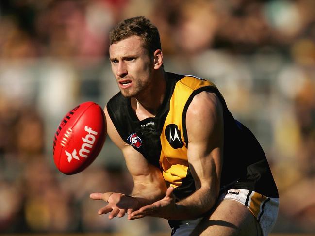 LAUNCESTON, TAS - JUNE 18:  Shane Tuck of the Tigers in action during the round 12 AFL match between the Hawthorn Hawks and the Richmond Tigers at Aurora Stadium on June 18, 2006 in Launceston, Australia.  (Photo by Ryan Pierse/Getty Images)