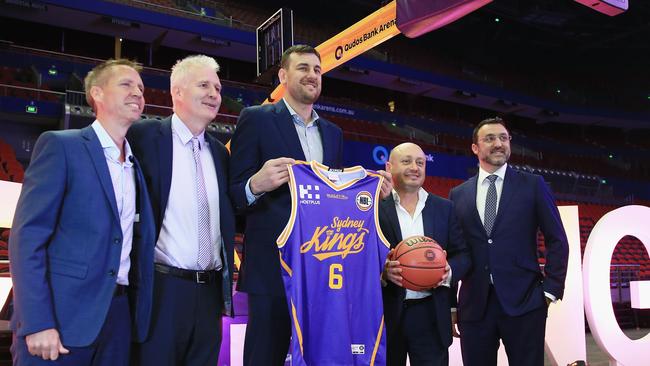 Andrew Bogut (C) with NBA owner Larry Kestelman (ball). Picture: Mark Evans/Getty