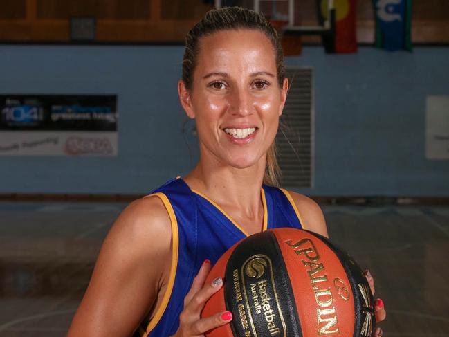 Jets captain Kylie Duggan and her daughter Kaylani helped their team to a win over Lightning in Round 1 of the 2021 Darwin Basketball Women’s League. Picture: Glenn Campbell